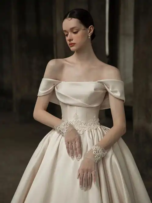 超气质缎面婚纱