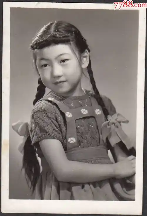 缩小更多"老照片"商品>>>>￥1010品99骑马的小女孩￥89