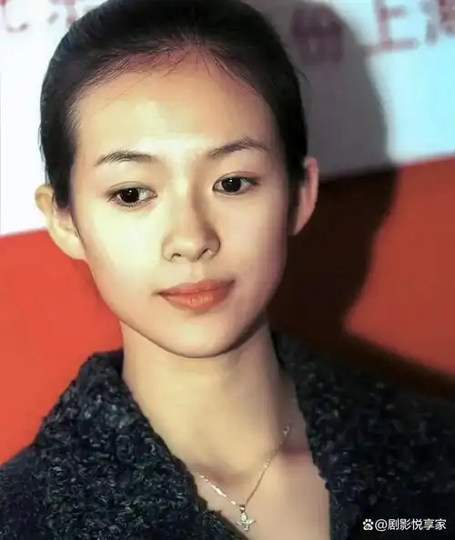 不是上了年纪才眼睛无神空洞,年轻时 章子怡年轻时候照片章子怡年轻