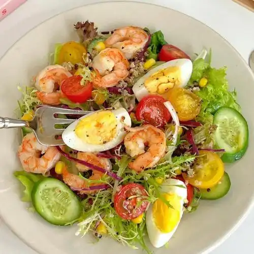 藜麦虾仁蔬菜沙拉
