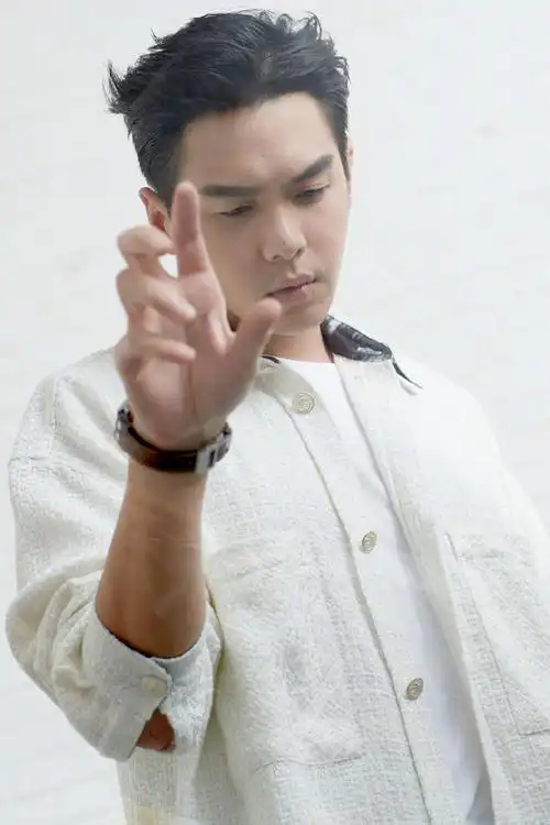 张若昀狼奔头发型酷帅写真图片56