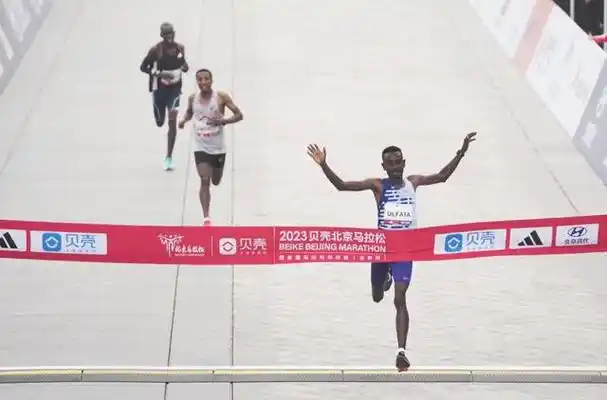 北京马拉松再成欢乐海洋 中国第一陈天宇距巴黎奥运仅差1秒
