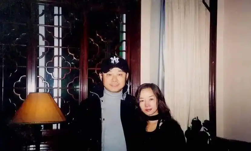 刀郎前妻杨娜:生女40天后抛夫弃女,刀郎爆火后再现,后悔惨了_孩子