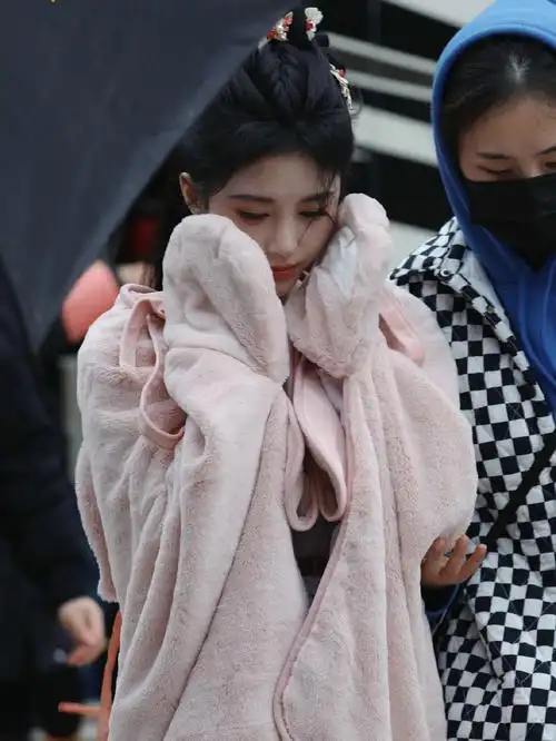 鞠婧祎丨很乖的小孩