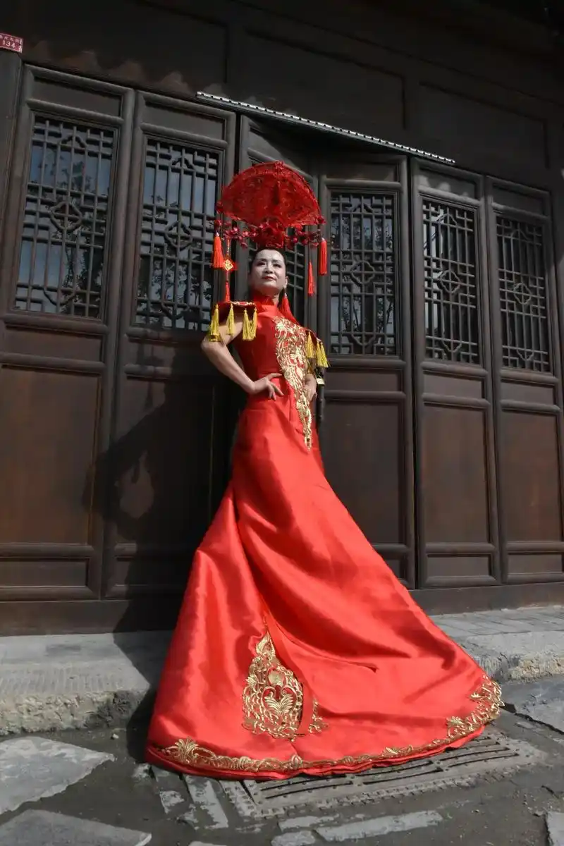 忻州古城旗袍秀.发个库存作品 冲淡疫情悲情 我用摄影看世界  - 抖音