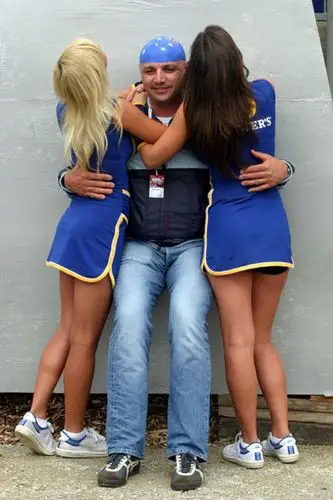 图文f1澳洲大奖赛美女如云左拥右抱乐似神仙