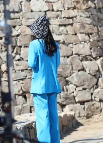 喜剧人实锤!舒淇穿西装配拖鞋录综艺