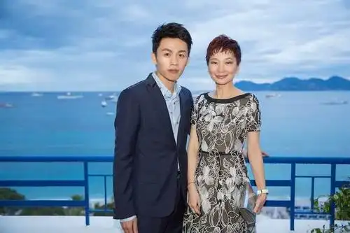 李鸿其戛纳亮相国际大牌活动 绅士儒雅展国际征程