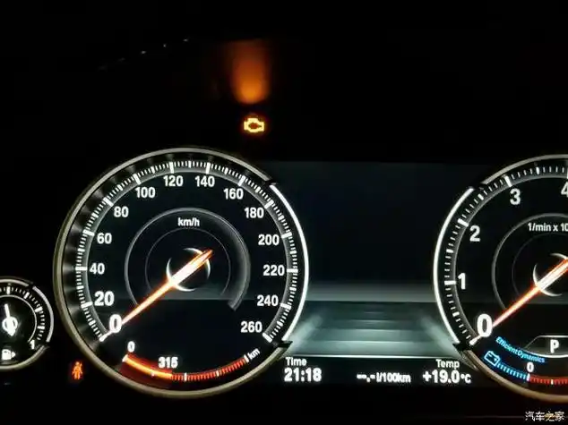 发动机亮黄灯还能开吗(发动机亮黄灯还能开吗柴油)
