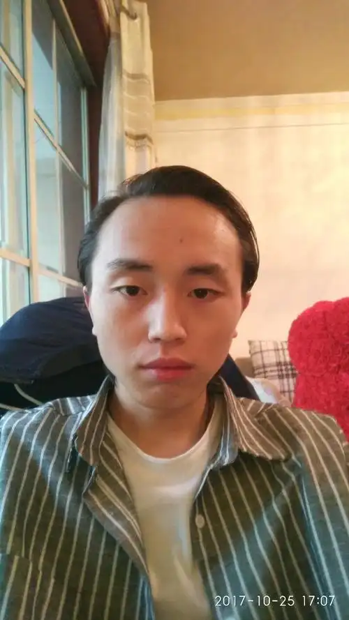 头大脸大身子瘦小,剪什么发型