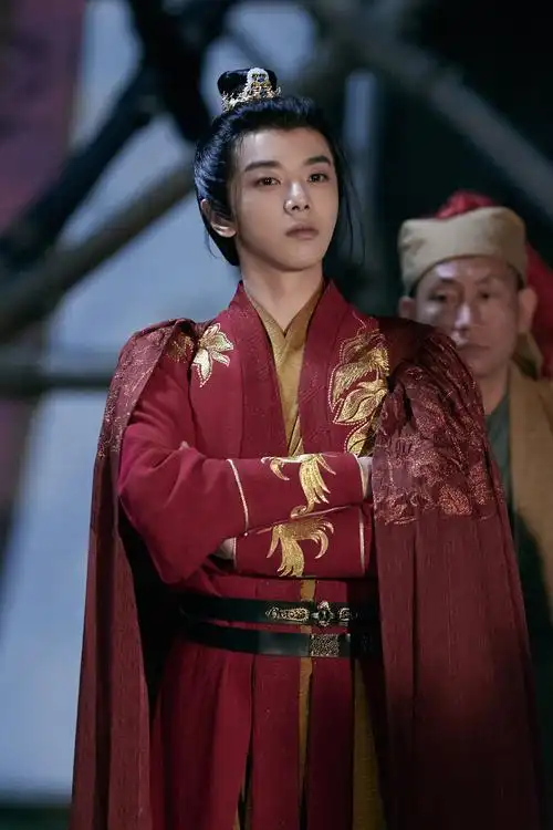 猎猎红袍鲜衣怒马,华晨宇萌探探探案古装造型好评出圈