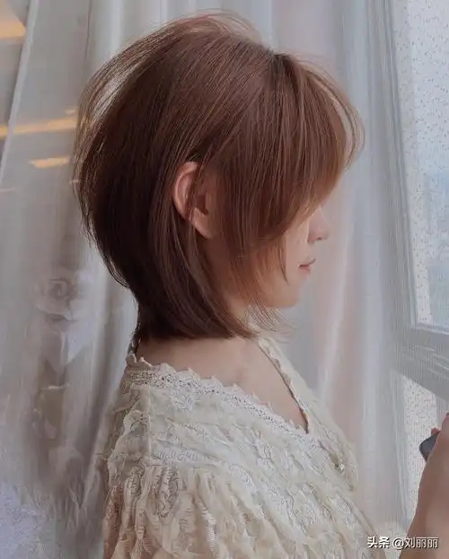 今秋高人气发型24款,蓬松修颜还瘦脸,无论长短都很美