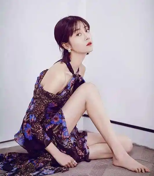 有一种惊艳叫李溪芮的腿,曾活在热巴的光环下,现解约后腿精上线