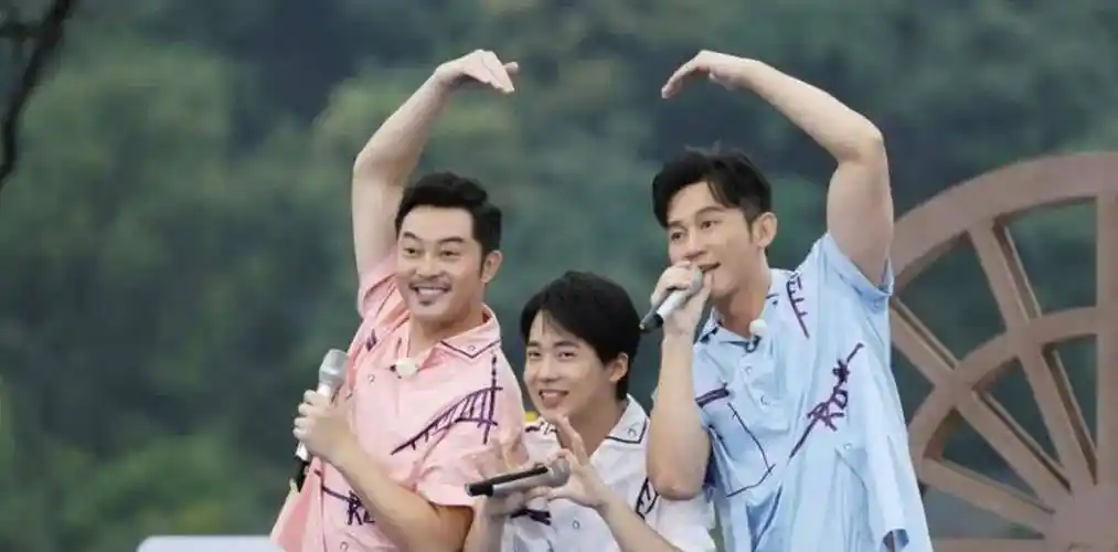 郭麒麟妙谈后妈差点被妈妈说哭意外暴露真实母子关系