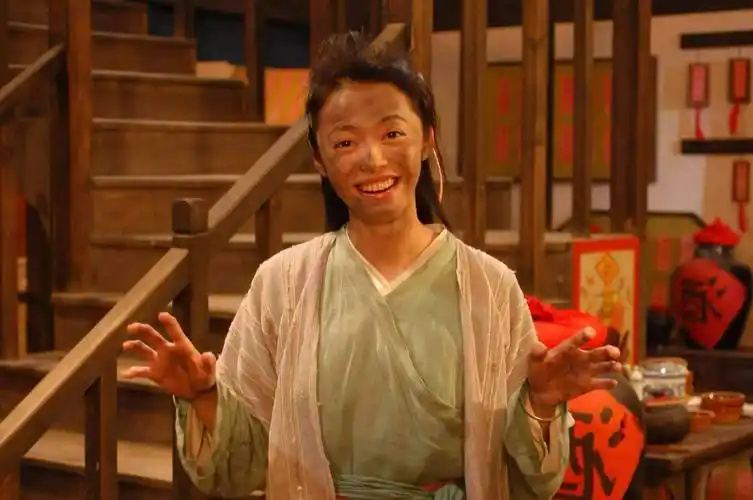 武林外传中同为千金为何佟湘玉抠门至极小郭却大手大脚