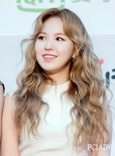 泰妍示范爱心刘海