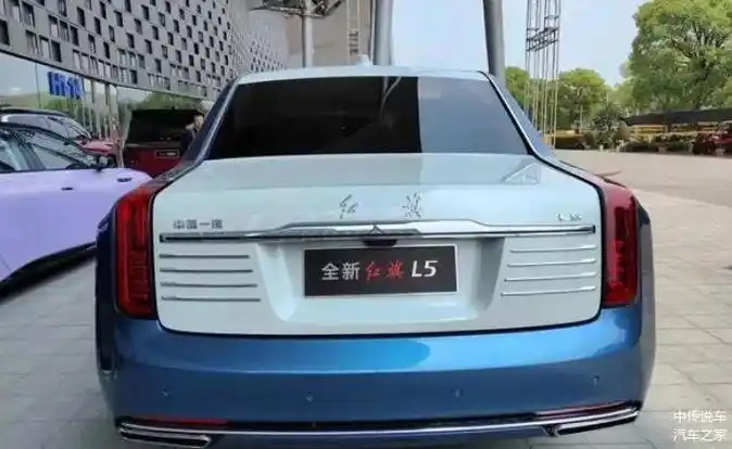 全新红旗l5实车图亮相街头40tv8预计裸车价在700万左右