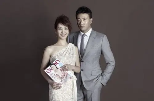 胡军和妻子卢芳