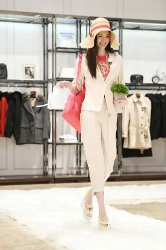 超模何穗登上奔跑吧节目,再次展示超模风范