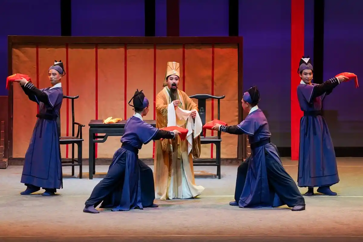 (文化)原创黄梅戏《第一山》在江苏南京上演