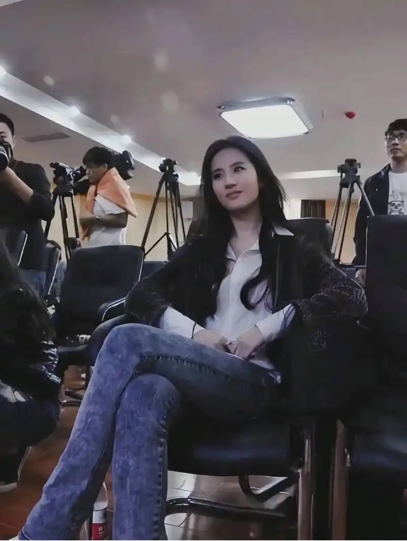 内娱腿精#刘亦菲 - 抖音