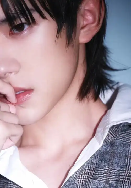 易烊千玺1128十七岁生日快乐