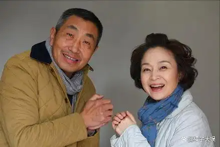 杜源:娶青梅竹马为妻,婚后40年零绯闻,为妻子种玫瑰花显甜蜜