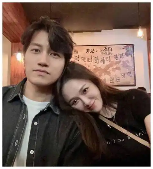 大家知道吗,陈乔恩跟男朋友在一档真人秀节目中甜蜜相守多年,每天在