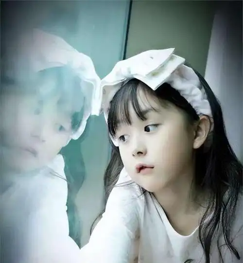 刘楚恬的妈妈现在开始思考,她意识到刘楚恬快要上小学了.