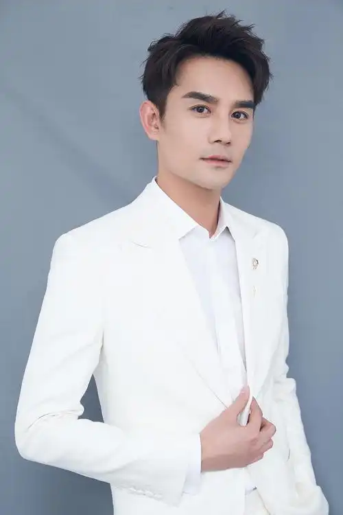 今日份比帅|男明星白色西装大赏,谁最?