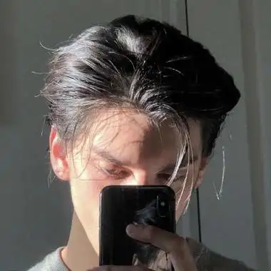 由美头网整理发布,男生头像频道提供更多与很小众,气质,成熟,冷酷,男