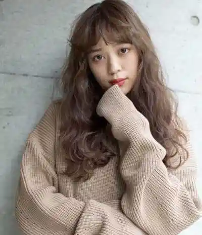 烫发小卷发型图片满头