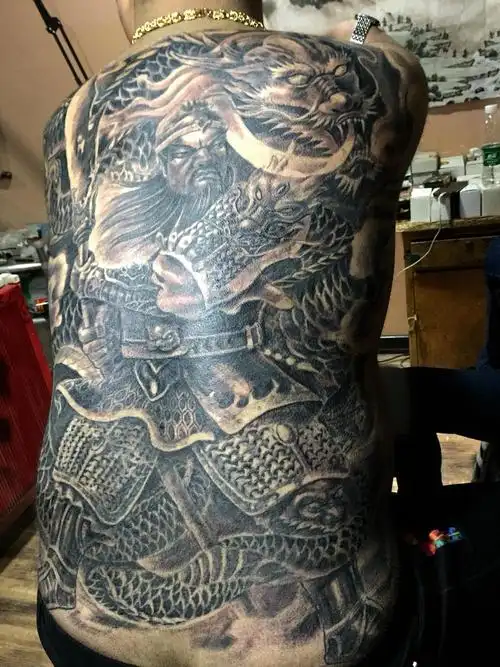 邹城力狼刺青(满背作品)