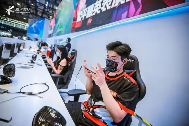 90后奥运冠军打游戏减压