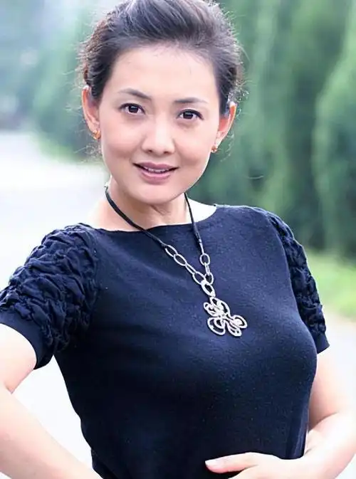 牛莉:在最好的年纪嫁给"普通男人"刘亚东,婚后生三孩美满幸福|郭冬临