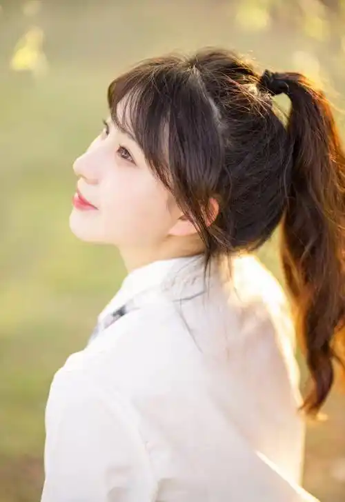 原创简约又自然大方的拍照姿势单人照这么拍照片真的很美