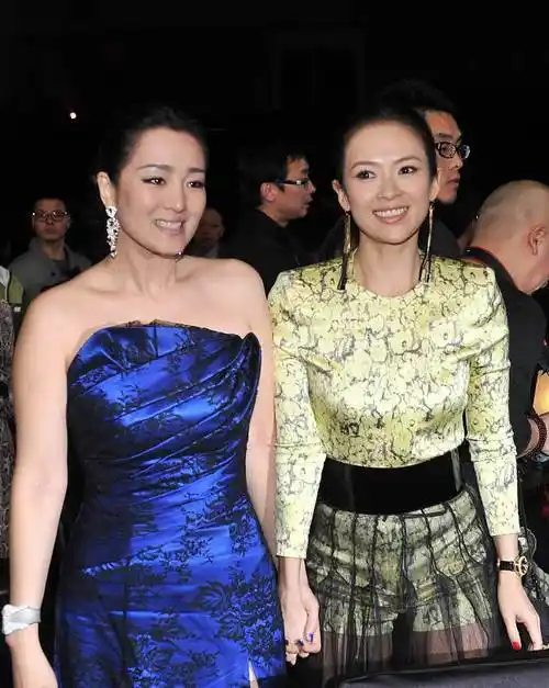 巩俐的胖恰到好处章子怡为了显大气还要垫肩气场强大才惹眼