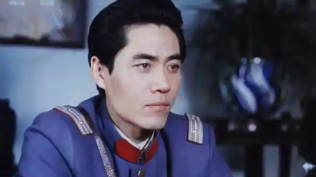 陈宝国超话 年轻时候的宝国叔真的帅的炸裂 l蜗牛了了18的微博视频