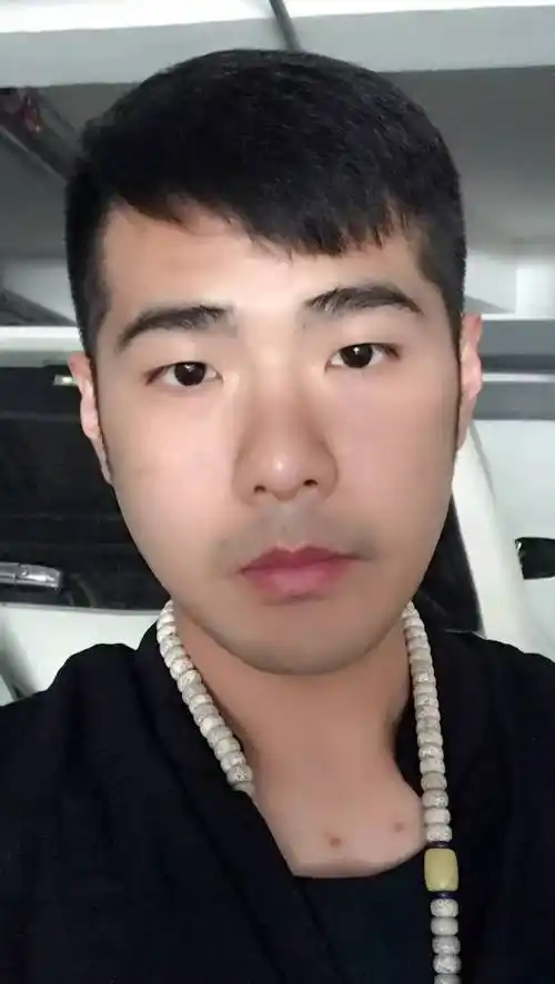 卖舍友·vol 83:大促销!纯素颜证件照帅哥只要两块钱