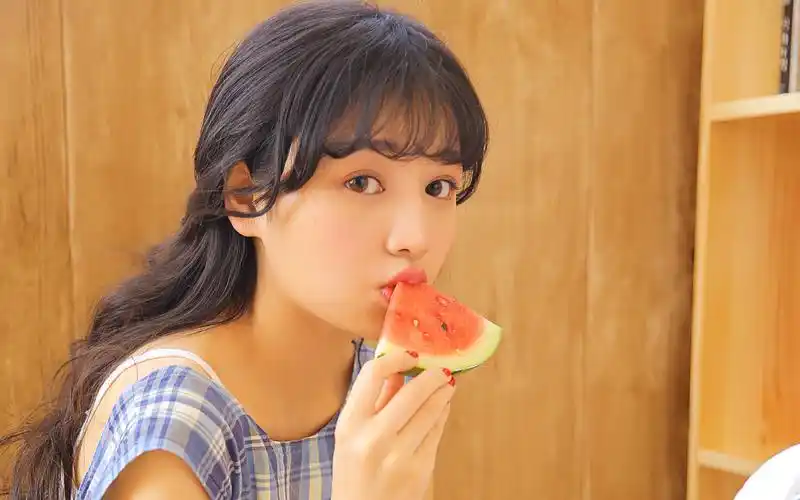 日系文艺美女居家高清写真图片桌面壁纸