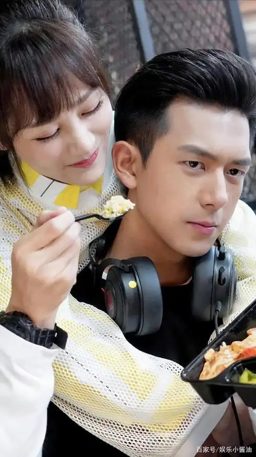 亲爱的热爱的李现杨紫同框壁纸感觉他俩不像演的太自然了