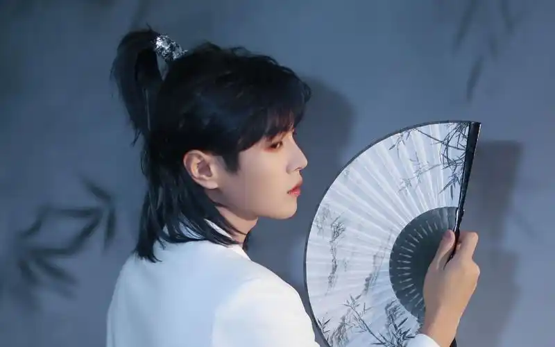 【李汶翰】白衣高马尾 唯美古风舞台《竹林深处》_哔哩哔哩 (゜-゜)つ