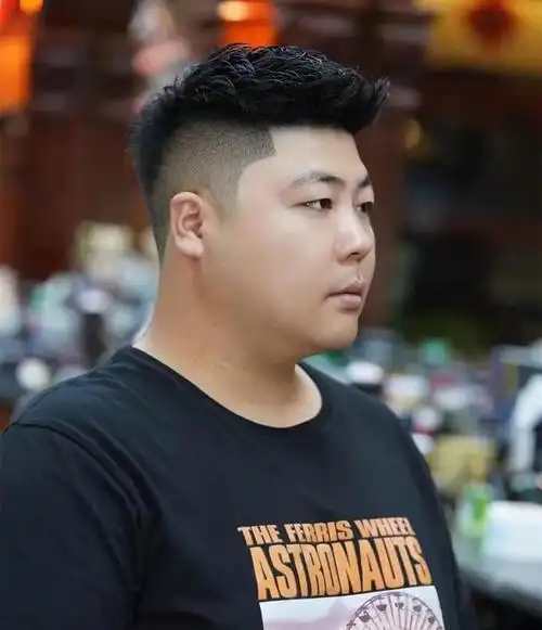 两边剃光的板寸 男士(板寸头两边剃光图片)-万谷记