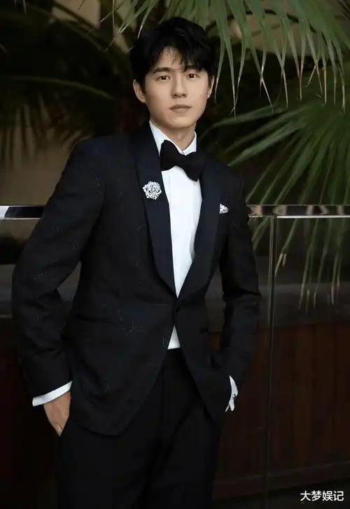 内地娱乐圈新人辈出,明星几乎每一年都要面临人气大洗牌的考验,尤其