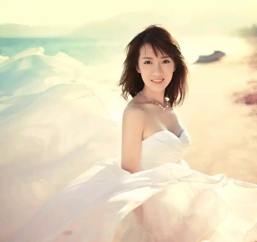 精美图集|李念清纯美丽,气质优雅