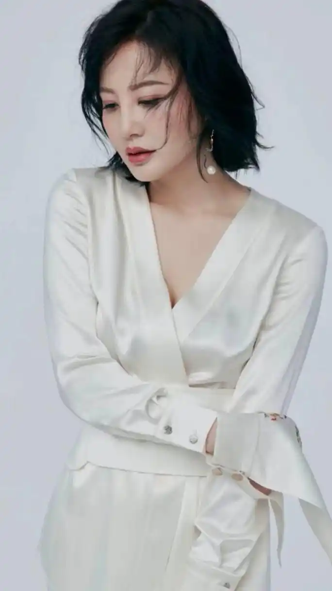 陶红(又称大陶红),1969年5月11日出生于重庆市忠县,中国内地女演