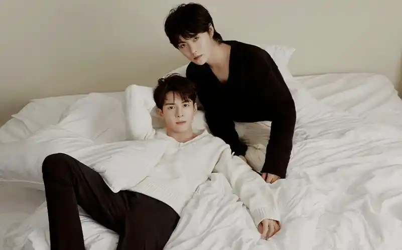 活动作品肖宇梁曾舜晞费加罗海报杂志开箱视频