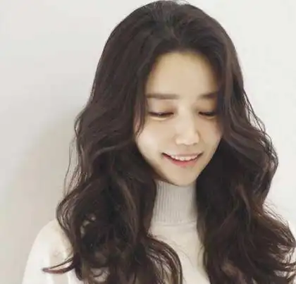 适合"大脸女生"留的4款发型,好看又显脸小!