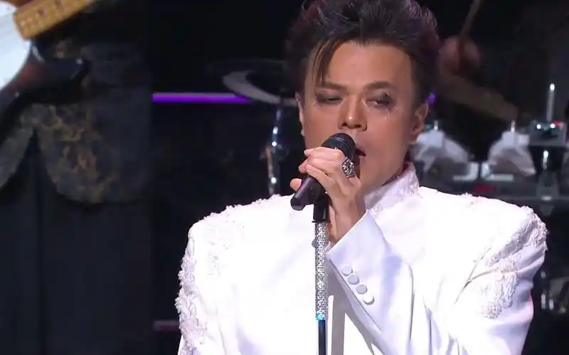 台下表情笑死!朴振英串烧歌曲青龙节舞台