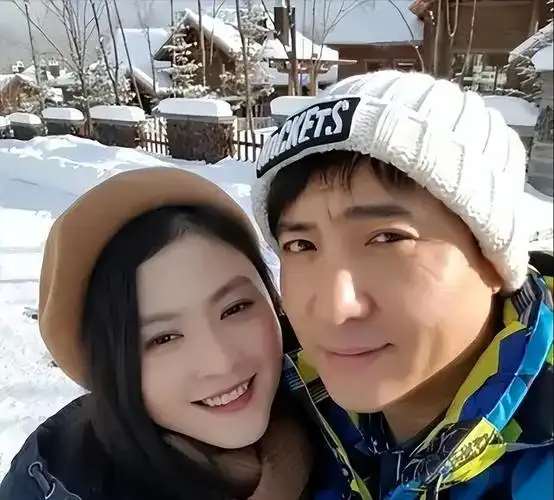 马丽嫁比自己小11岁男友38岁高龄为其生下孩子成人生赢家